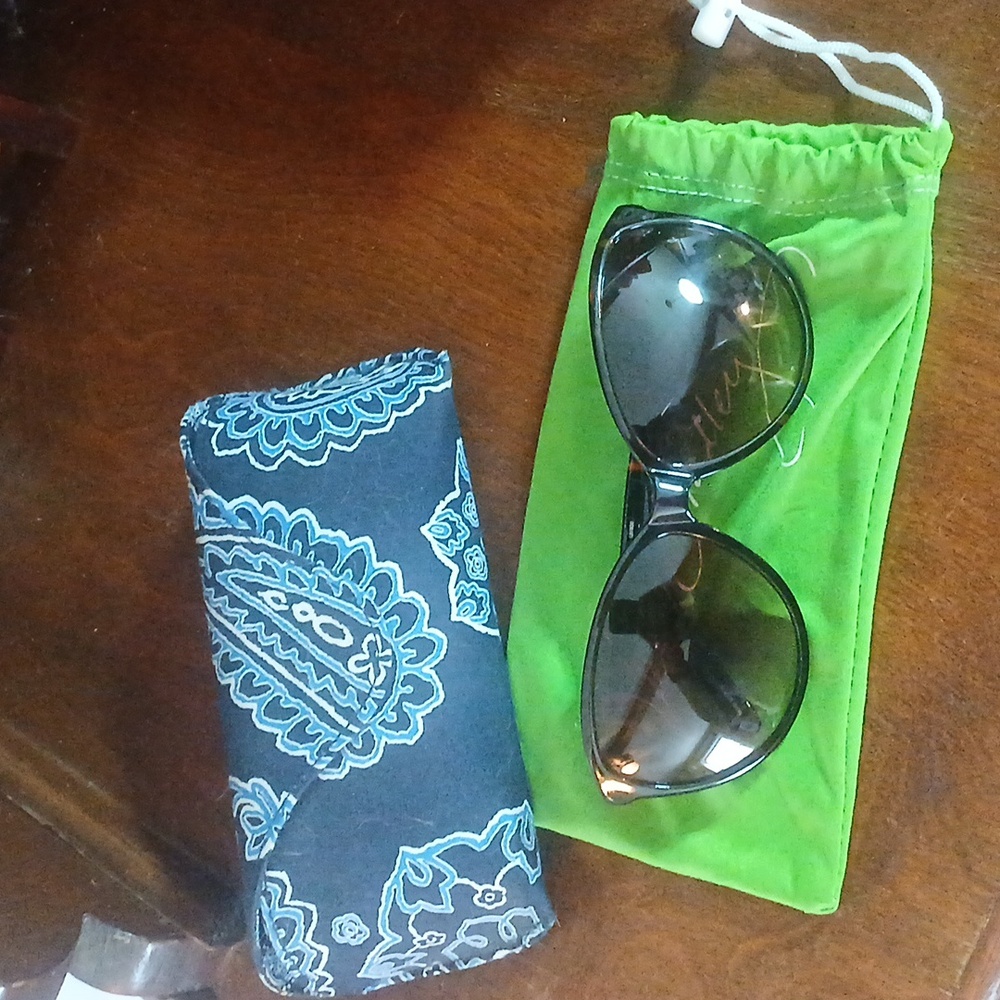 Vera Bradley Sunglasses and Protective Case Matching Set